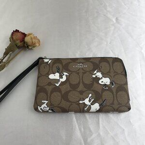 Coach X Peanuts Corner Zip Wristlet Wallet With Snoopy & Woodstock